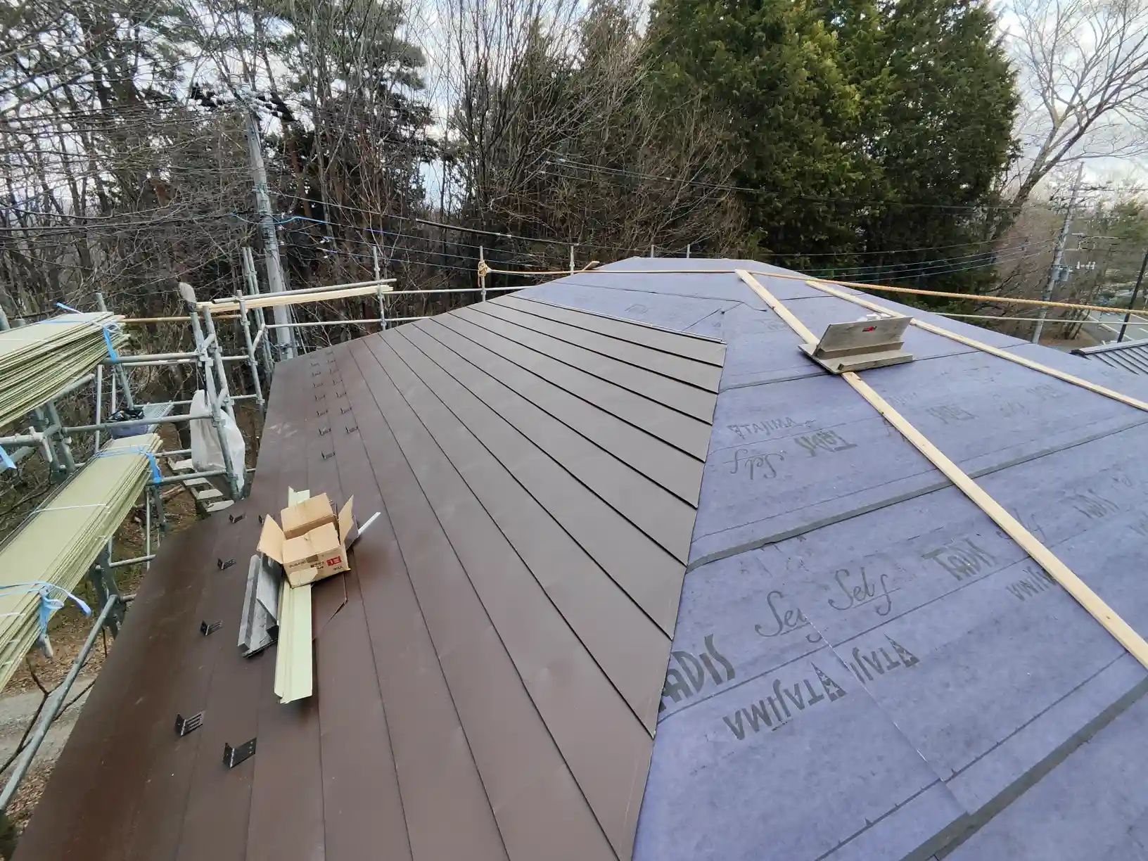 ガルバ鋼板本体工事、工事途中の全景